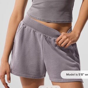 ALO Yoga Washed Low Key Sweat Short - Cool Grey Wash